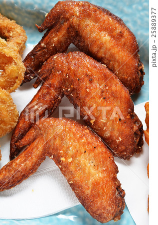 Grilled chicken wings 25889377