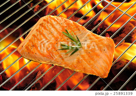 Grilled salmon on the flaming grill 25891339