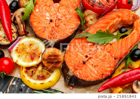 Crispy roasted salmon steak 25891843