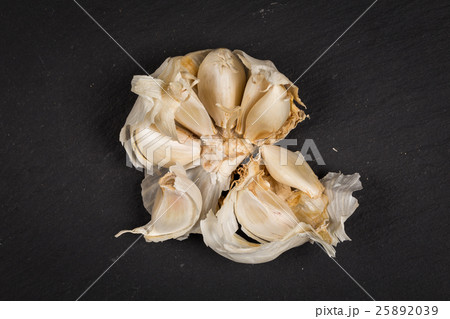 organic whole garlic 25892039
