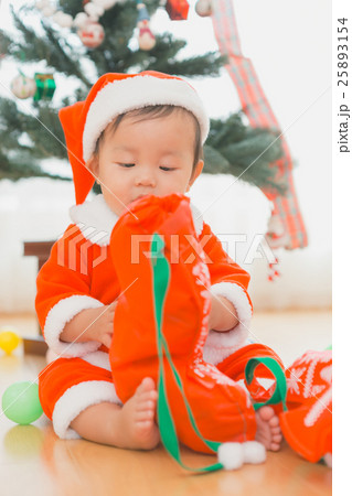 1 year old 25893154