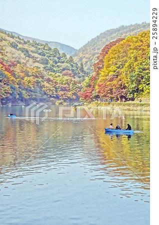 京都嵐山紅葉のイラスト素材