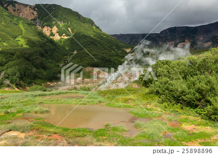 Utinoye Dack Lake in Valley of Geysers. Utinoye Dack Lake in Valley of Geysers. 25898896