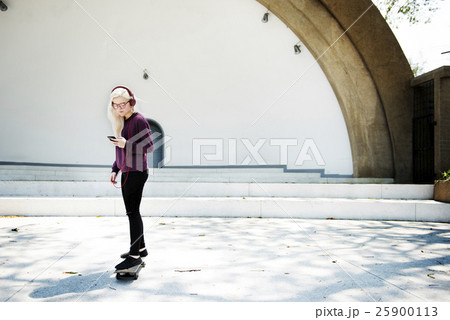 Yougn Girl Skateboard Outdoors Urban Concept Yougn Girl Skateboard Outdoors Urban Concept 25900113