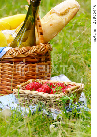 Picnic basket and strawberry 25905446