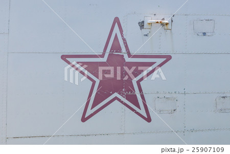 Star symbol on an old warplane 25907109