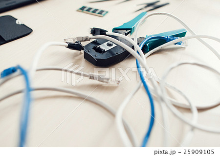 Forceps for crimping modular plug with cables 25909105