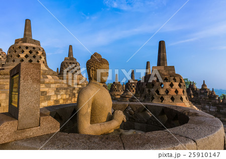 Borobudur Buddist Temple - island Java Indonesia Borobudur Buddist Temple - island Java Indonesia 25910147