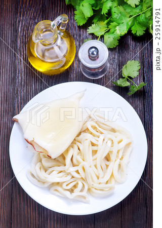 Boiled calamari squid Boiled calamari squid 25914791
