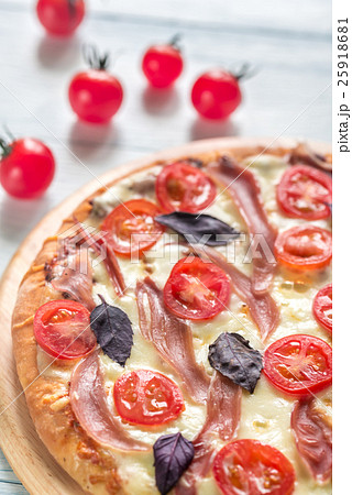 Pizza with cheese and prosciutto Pizza with cheese and prosciutto 25918681