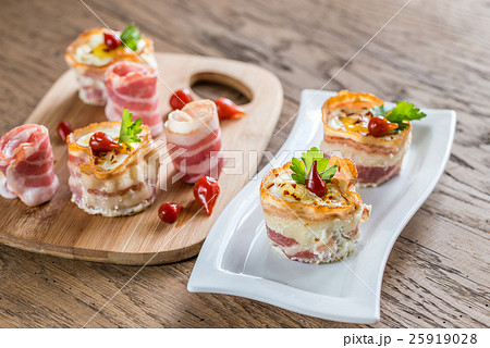 Bacon egg cups Bacon egg cups 25919028