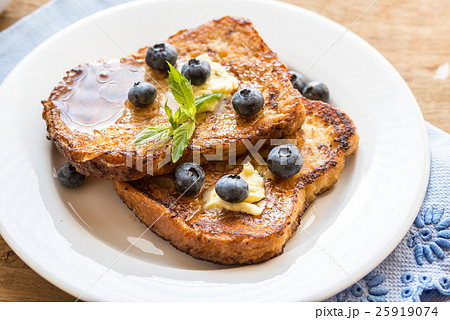 French toasts with fresh blueberries French toasts with fresh blueberries 25919074