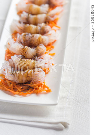 Shirataki noodles with soy sauce 25920045