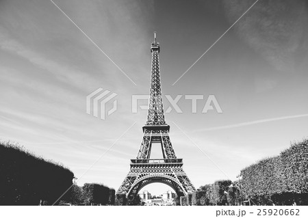 エッフェル塔のある風景 エッフェル塔のある風景 25920662