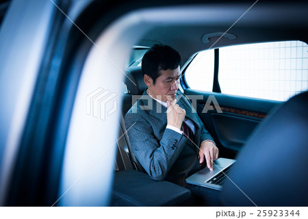 ミドル男性、ビジネスマン、社長 25923344