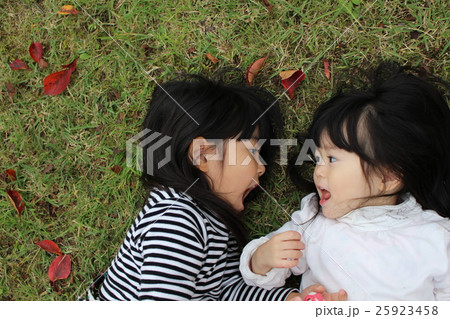 姉妹でごろん 25923458