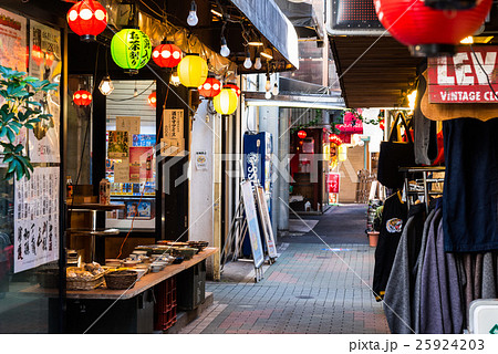 東京　吉祥寺　ハーモニカ横丁 25924203