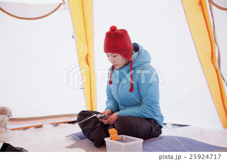 ワカサギ釣り_女性 ワカサギ釣り_女性 25924717