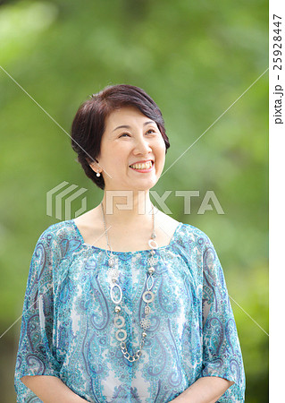 ミドル女性　ポートレート 25928447