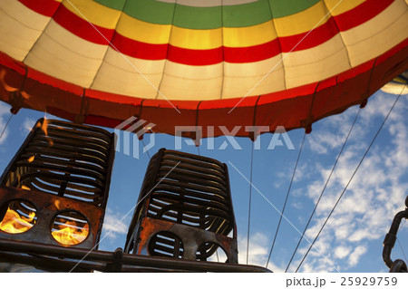 Filling the hot air balloon 25929759