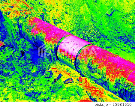 Thermography photo. Excavation pit. Old water pipe 25931610