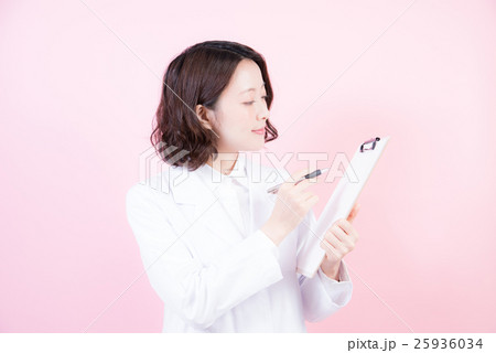 白衣　女性 25936034