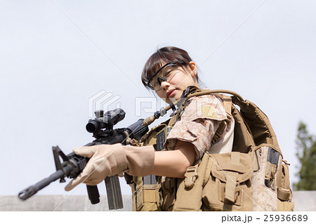 サバイバルゲーム ミリタリー 女性 イメージ サバイバルゲーム ミリタリー 女性 イメージ 25936689