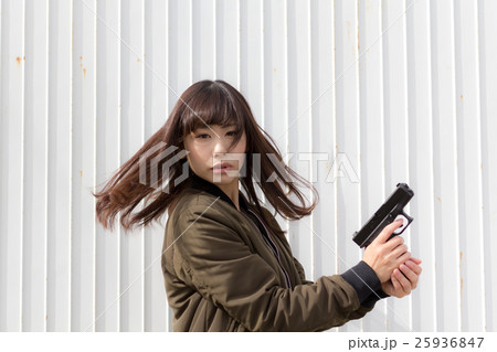 ミリタリー サバイバルゲーム 女性 イメージ ミリタリー サバイバルゲーム 女性 イメージ 25936847