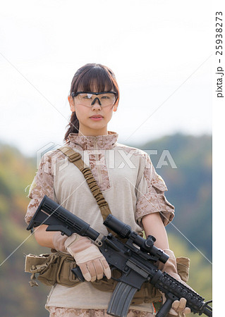 サバイバルゲーム ミリタリー 女性 イメージ 25938273