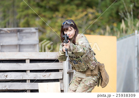 サバイバルゲーム ミリタリー 女性 イメージ サバイバルゲーム ミリタリー 女性 イメージ 25938309