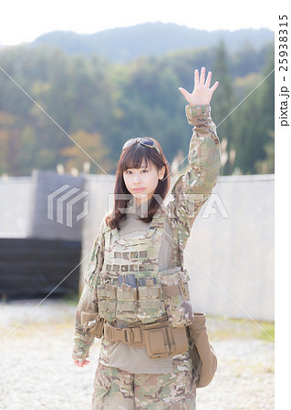 サバイバルゲーム ミリタリー 女性 イメージ 25938315
