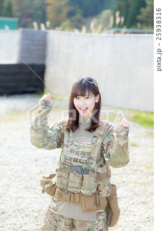 サバイバルゲーム ミリタリー 女性 イメージ 25938316
