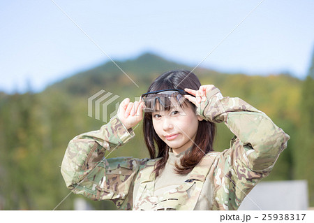 サバイバルゲーム ミリタリー 女性 イメージ 25938317