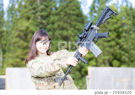 サバイバルゲーム ミリタリー 女性 イメージ サバイバルゲーム ミリタリー 女性 イメージ 25938320