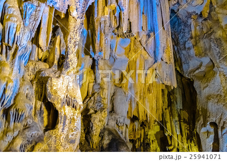 Cave texture background 25941071