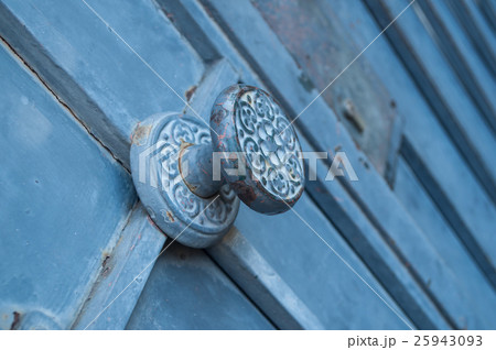 closeup on handle on blue metals door closeup on handle on blue metals door 25943093
