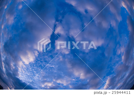 10月の朝の空と雲（レタッチでより青く3:2） 25944411