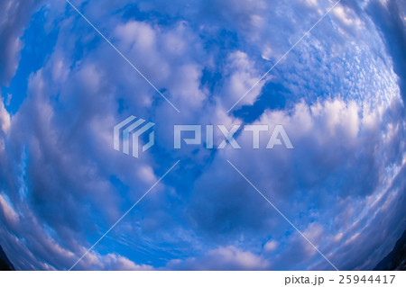 10月の朝の空と雲（レタッチでより青く3:2） 25944417
