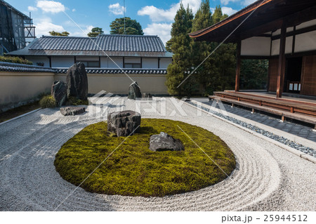 秋の大徳寺龍源院 25944512