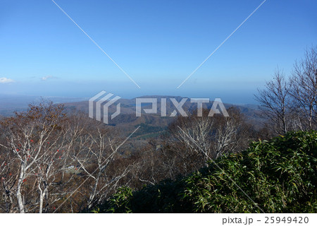 来馬岳山頂から望む倶多楽湖 来馬岳山頂から望む倶多楽湖 25949420