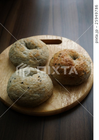 Black Sesami Bagel(黒ゴマ入ベーグル) Black Sesami Bagel(黒ゴマ入ベーグル) 25949786