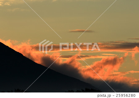 朝陽の筑波山 25956280