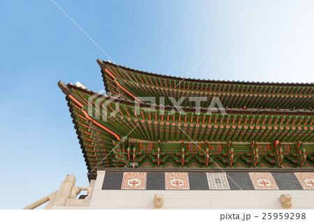Gyeongbokgung palace gate in Seoul Gyeongbokgung palace gate in Seoul 25959298