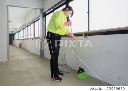 施設作業スタッフ 25959620