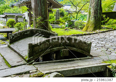 身延山久遠寺参道の石橋 25961387