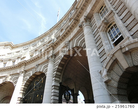 ロンドン　アドミラルティ・アーチ 25961760