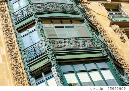 traditional apartment building in Paris, France 25961906