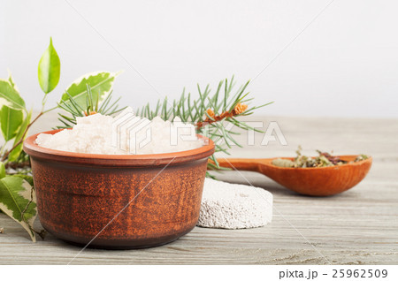 Bath salt and pumice stone 25962509