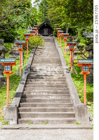 夕張神社の石段と灯籠の写真素材