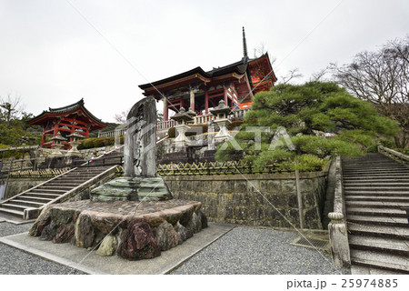 清水寺 三重塔と西門 清水寺 三重塔と西門 25974885